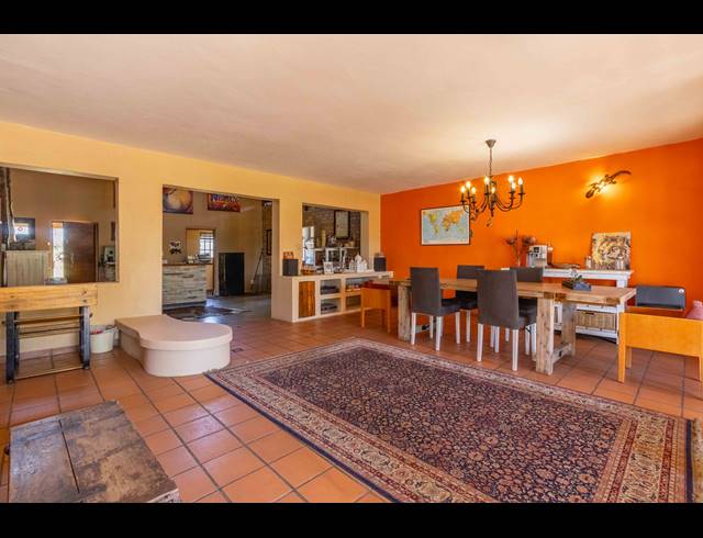 8 BEDROOM BED & BREAKFAST FOR SALE IN MOOILANDE